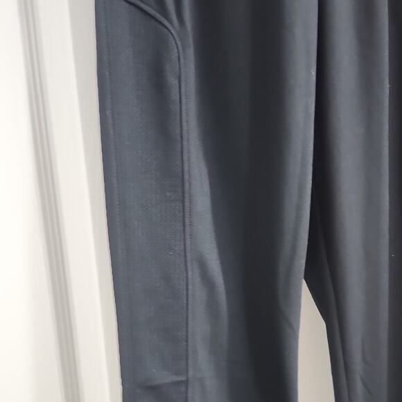 ❤️NWT❤️Nike Kids Black Joggers with White Logo - Picture 9 of 12